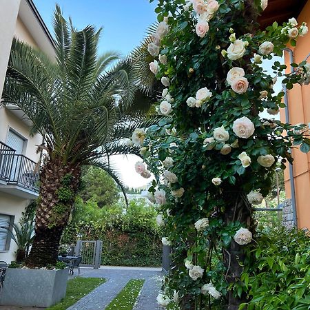 Villa Phoenix - Lake Apartments Riva del Garda Dış mekan fotoğraf