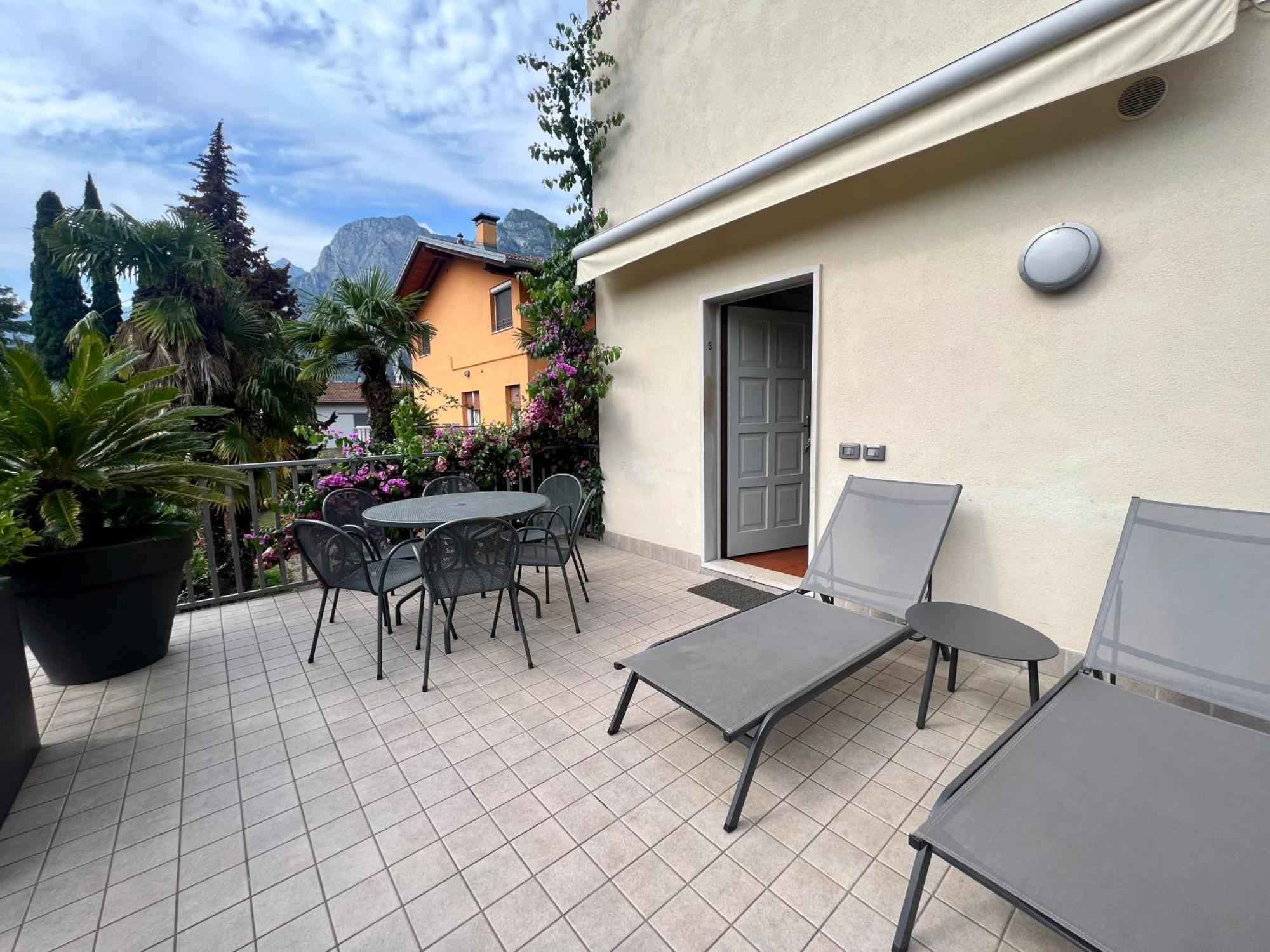 Villa Phoenix - Lake Apartments Riva del Garda Dış mekan fotoğraf