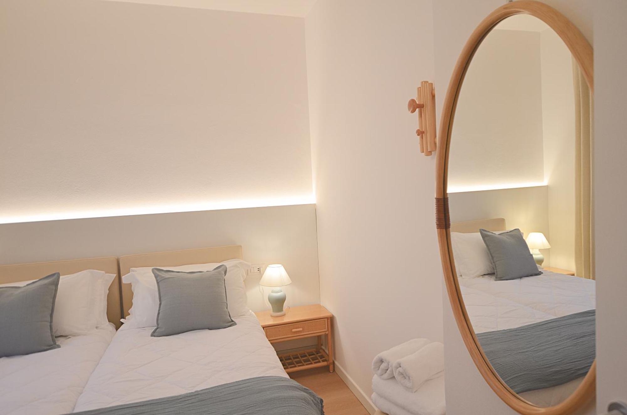 Villa Phoenix - Lake Apartments Riva del Garda Oda fotoğraf