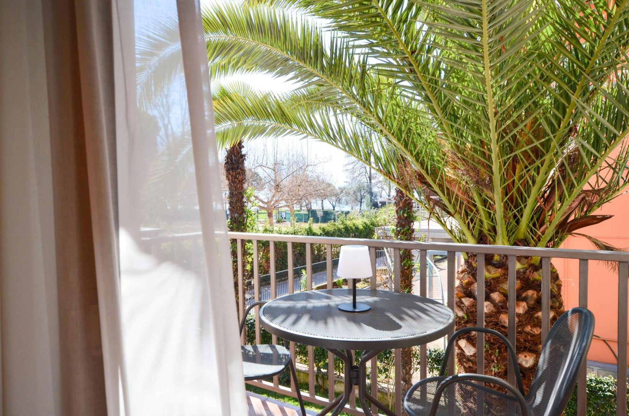 Villa Phoenix - Lake Apartments Riva del Garda Dış mekan fotoğraf