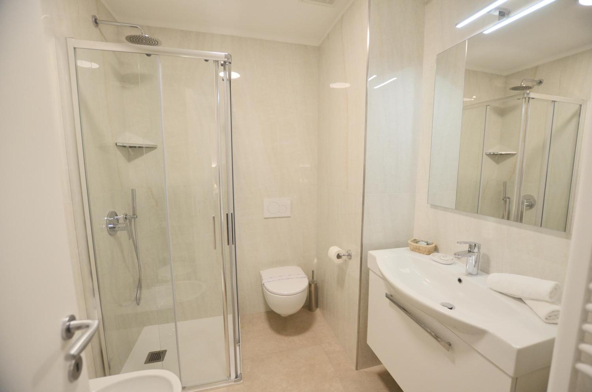 Villa Phoenix - Lake Apartments Riva del Garda Dış mekan fotoğraf