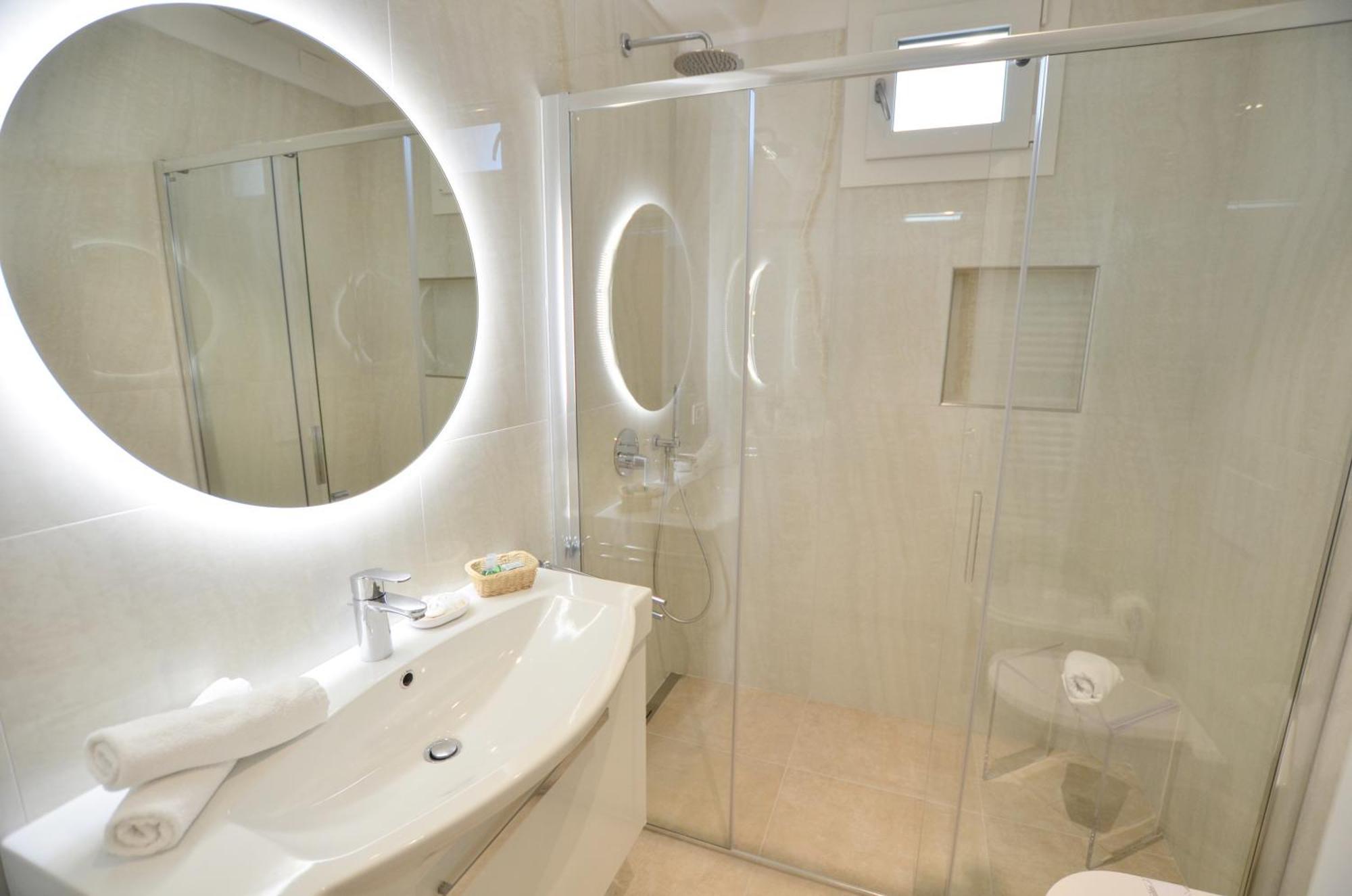 Villa Phoenix - Lake Apartments Riva del Garda Dış mekan fotoğraf