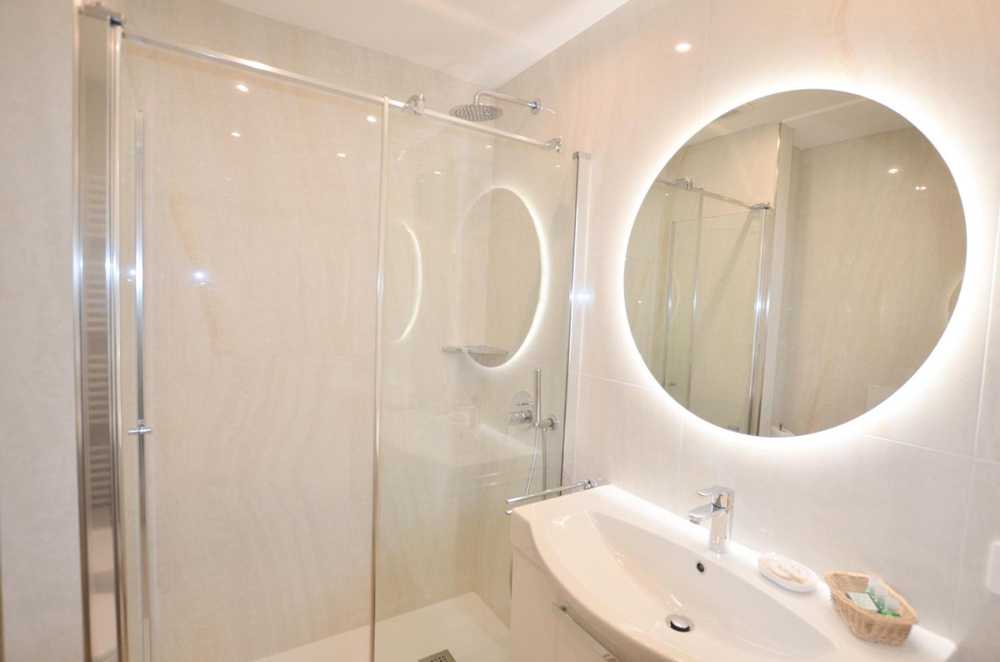 Villa Phoenix - Lake Apartments Riva del Garda Dış mekan fotoğraf