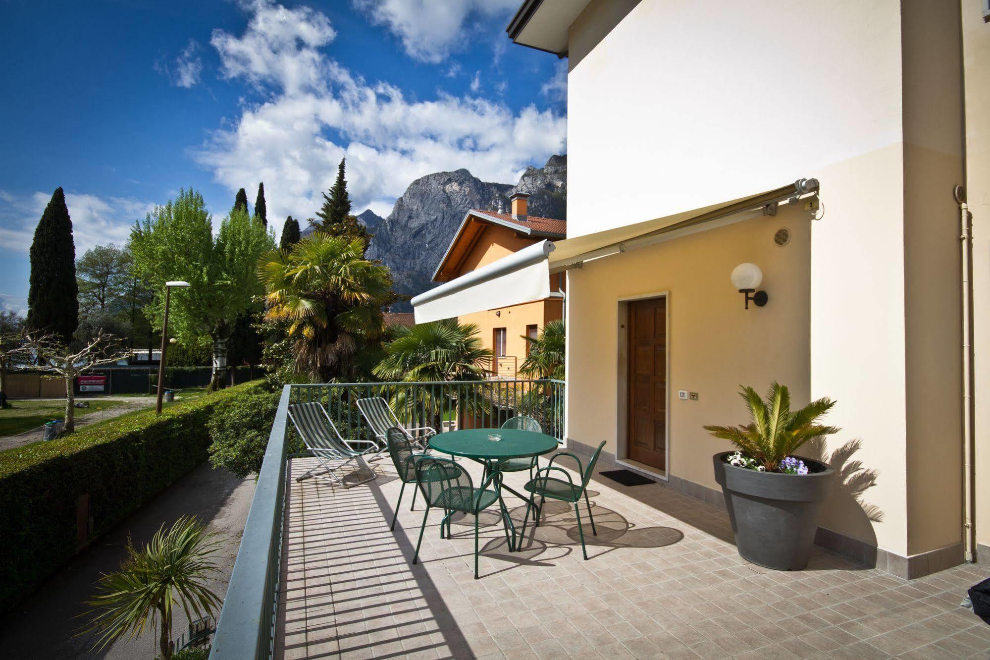 Villa Phoenix - Lake Apartments Riva del Garda Dış mekan fotoğraf