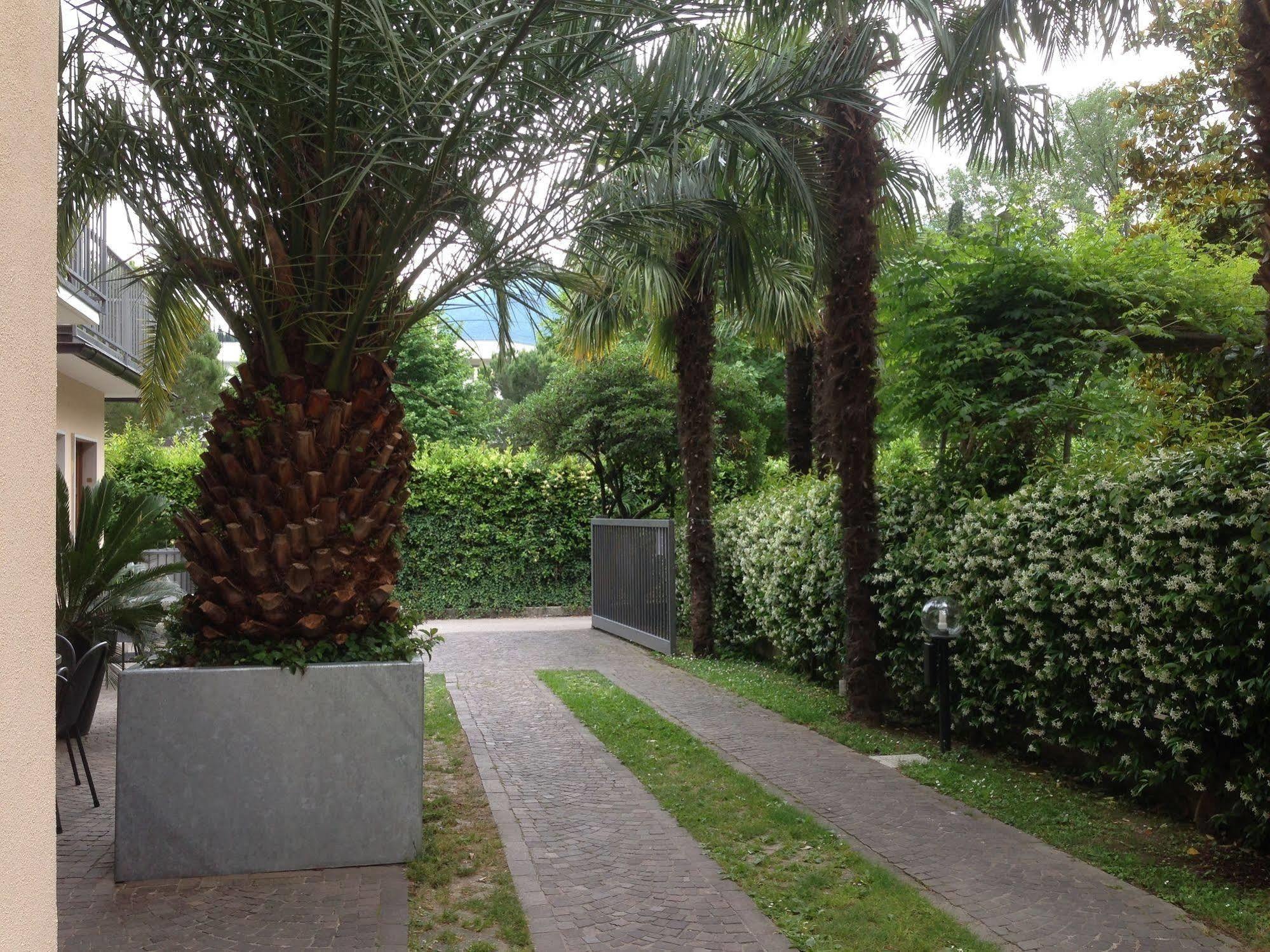 Villa Phoenix - Lake Apartments Riva del Garda Dış mekan fotoğraf